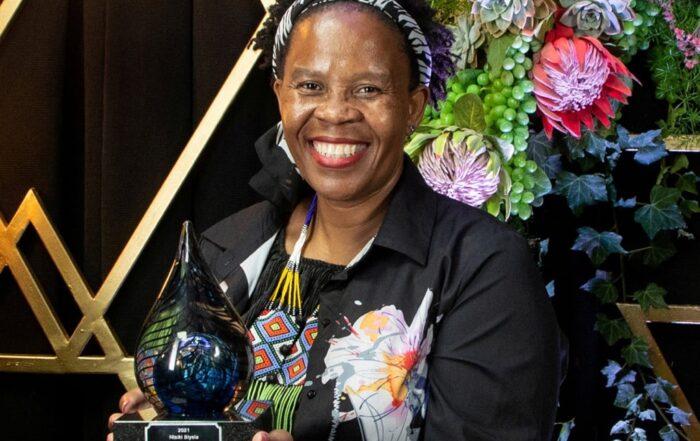 Ntsiki Biyeli mit der Auszeichnung “Diversity and Transformation” geehrt