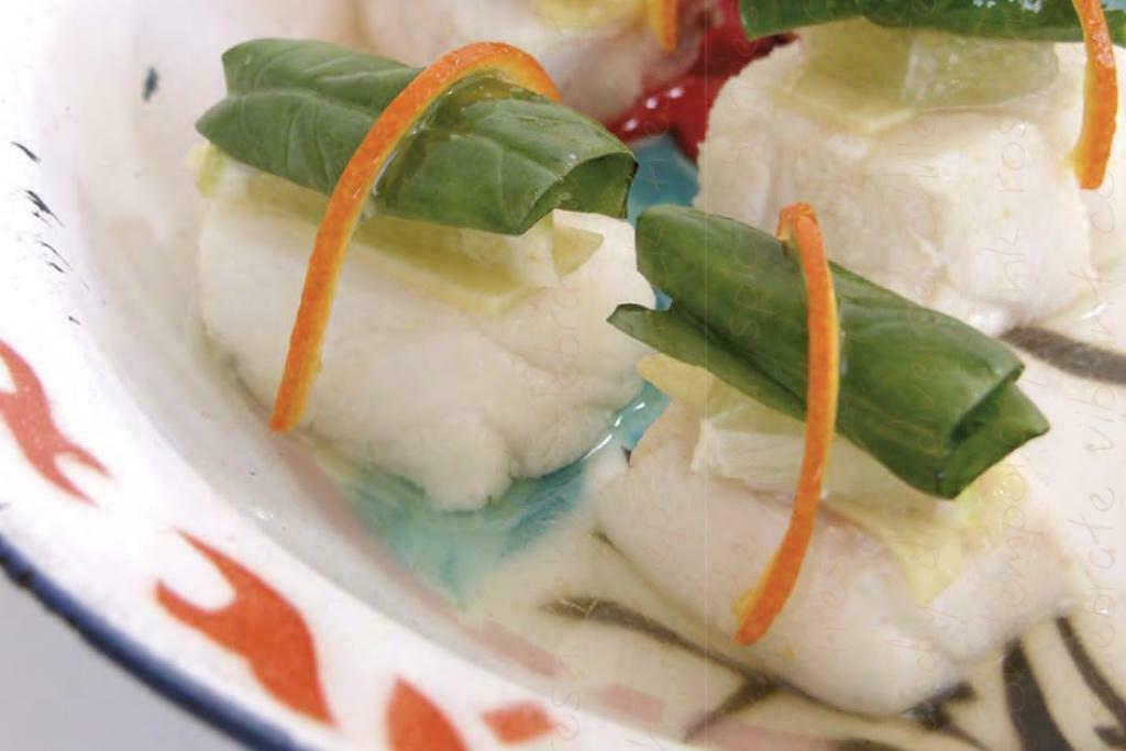 Fischwürfel an Mandarine mit Limette und Ingwer
